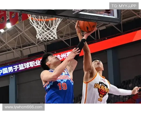 [CBA]于德豪不看人传球 齐麟起飞单手劈扣.